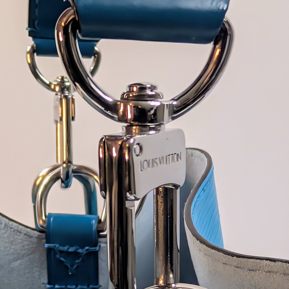 Louis Vuitton Noé BB Bag in Epi Leather with LV Strap and Charm - Picture 11 of 17